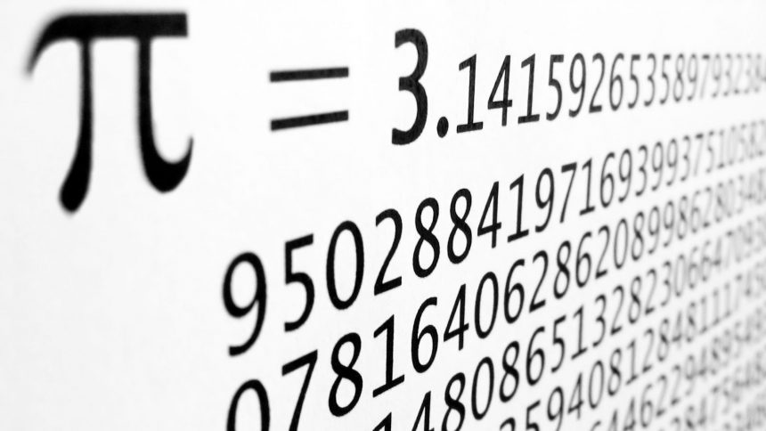 Liczba Pi i jej rozwinięcie wydrukowane na białej kartce.