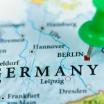 Niemcy na mapie ze stolicą zaznaczoną pinezką. Jakie ciekawostki o Niemczech warto znać?