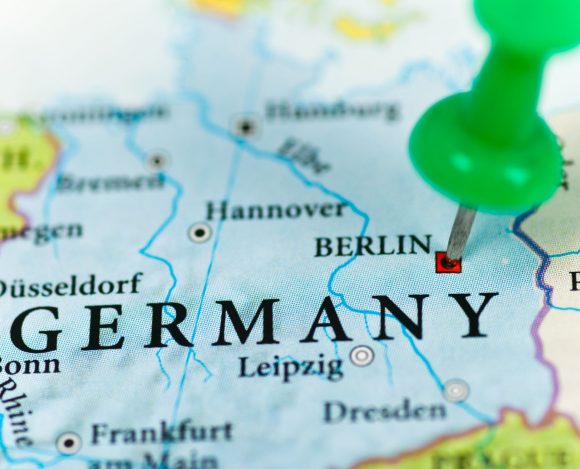 Niemcy na mapie ze stolicą zaznaczoną pinezką. Jakie ciekawostki o Niemczech warto znać?