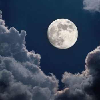 Ciekawostki o księżycu, widocznym na zdjęciu, zdecydowanie warto znać!