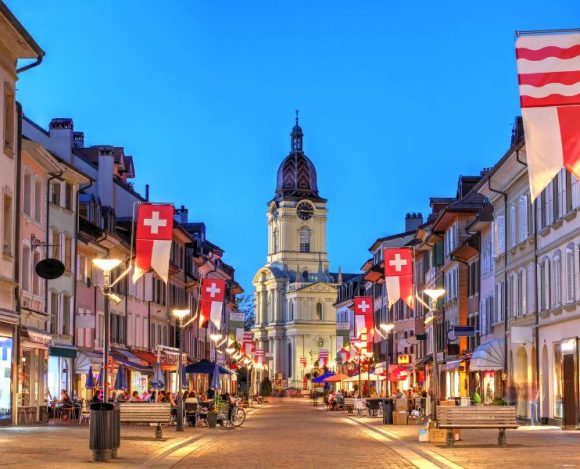Szwajcaria – ciekawostki o kraju w środkowej Europie. Na zdjęciu jedno z miast w Szwajcarii.