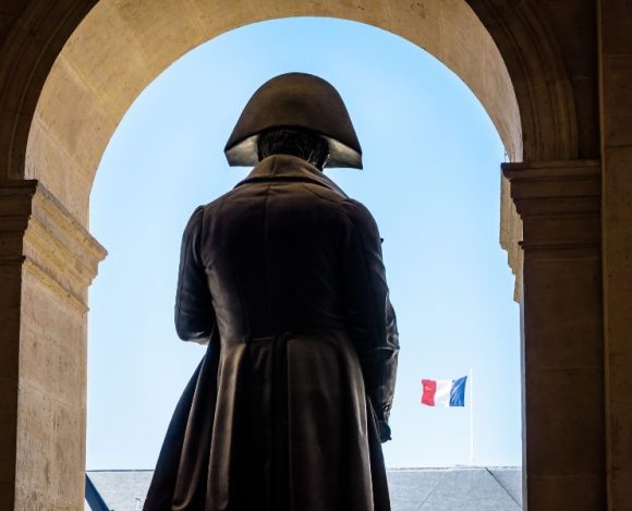 Ciekawostki o Napoleonie – poznaj słynnego Francuza. NA zdjęciu pomnik Napoleona Bonaparte.